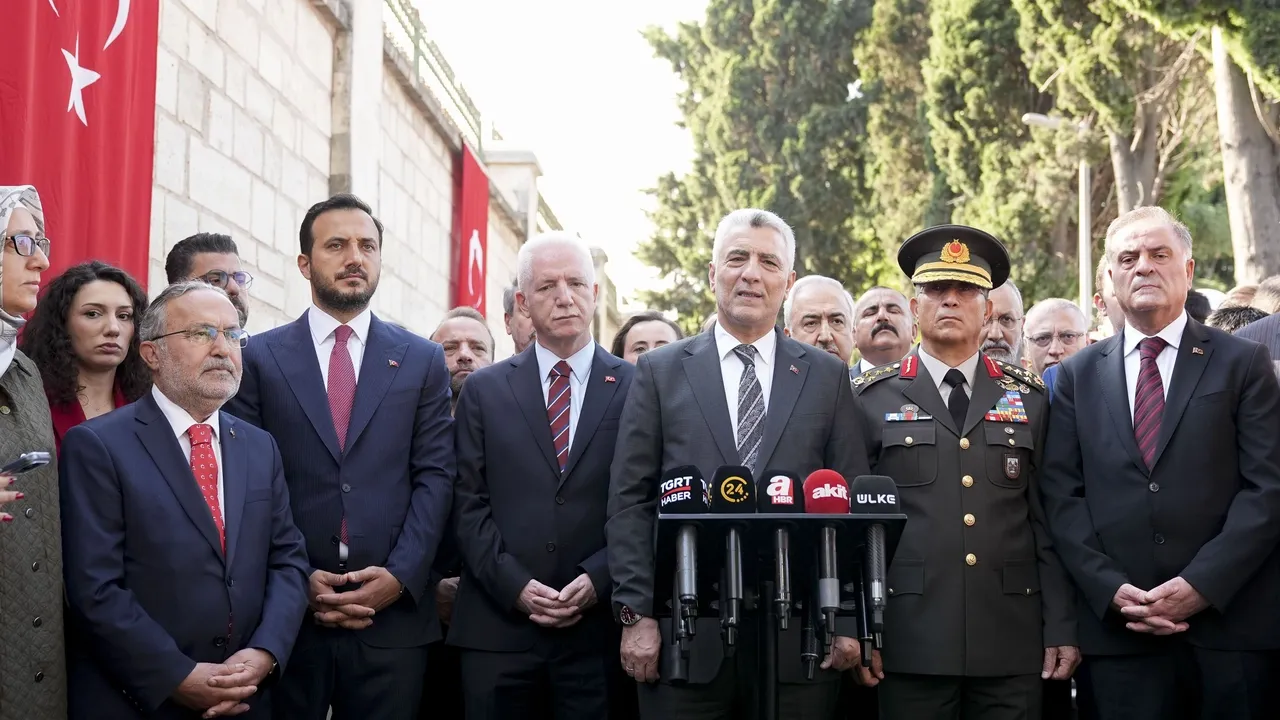 Les responsables turcs rendent hommage aux martyrs du 15 juillet pour les 10 ans du putsch déjoué