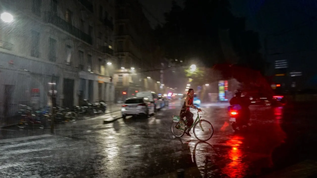 Tempestade em França: 2 mortos e 53 mil habitações sem eletricidade