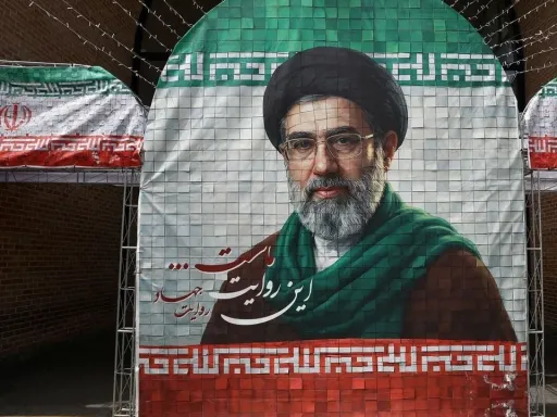 خامنئي: انتهاك واشنطن مذكرة التفاهم يثبت مجدداً أن توقيع الرئيس الأمريكي بلا قيمة