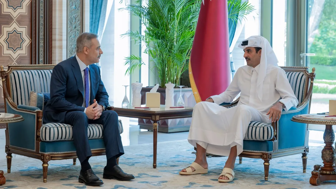أمير قطر يستقبل وزير الخارجية التركي بالدوحة ويبحث معه العلاقات الثنائية وتطورات المنطقة