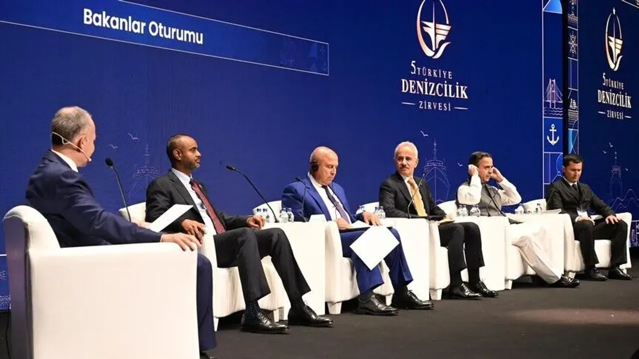 تركيا ومصر توقعان مذكرة تفاهم لتعزيز التعاون في استخدام ممرات النقل الدولية