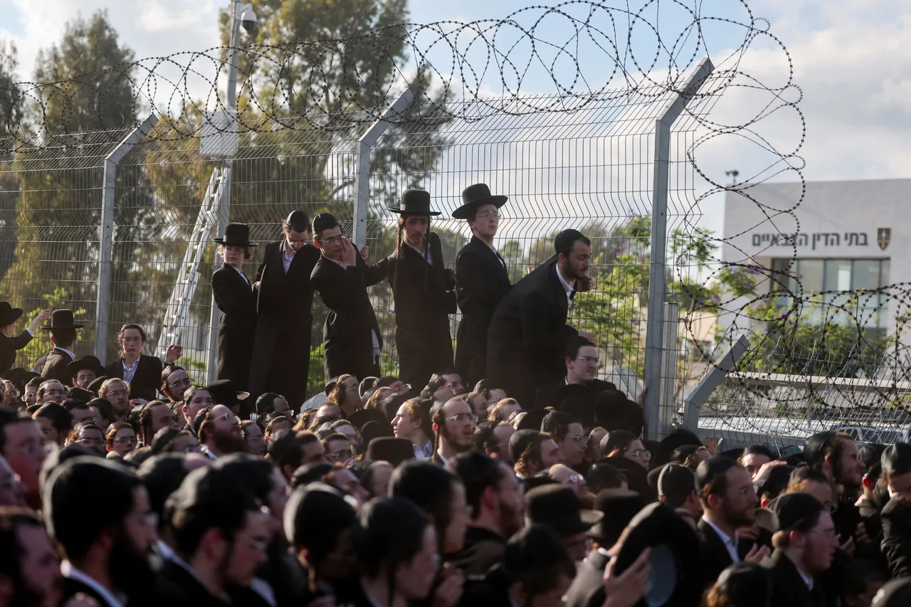 כנסת אישרה בקריאה ראשונה את חוק יסוד לימוד התורה; האופוזיציה: "חוק ההשתמטות יבוטל"