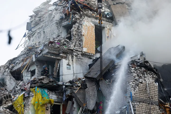 Russian strikes on Kiev kill at least 9, Ukrainian authorities say
