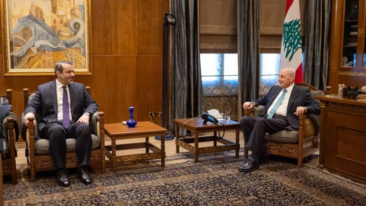 الشيباني من بيروت: دمشق منفتحة على الحوار مع حزب الله إذا خدم المصالح المشتركة