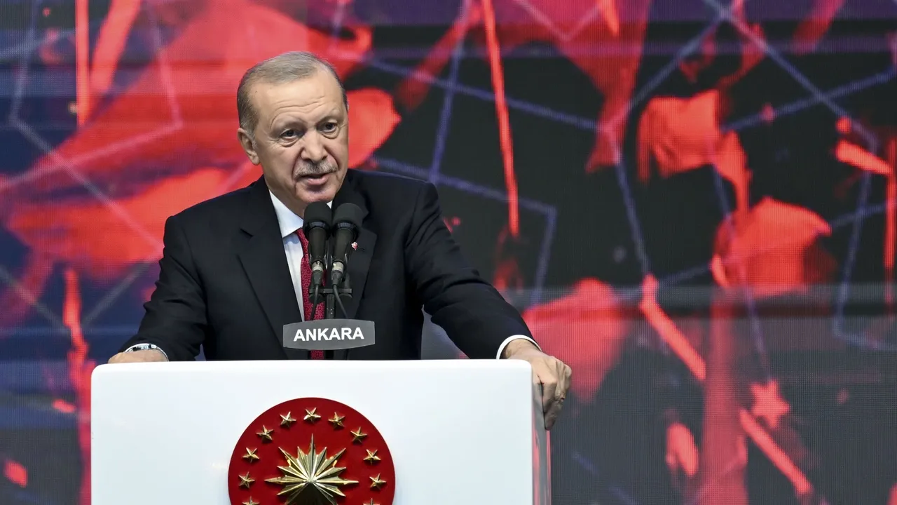 الرئيس أردوغان يهنئ إسبانيا بإحراز لقب كأس العالم 2026