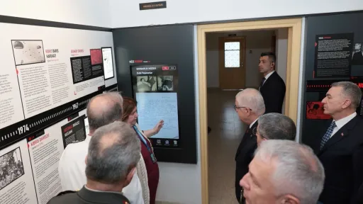 Ұлттық қорғаныс министрі Гүлер Солтүстік Кипр Түрік Республикасындағы Зұлмат мұражайына барды