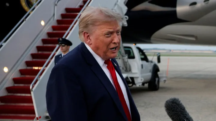 Трамп ввел 50-процентные пошлины на ряд товаров из Канады