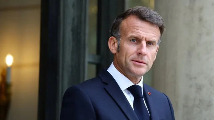 Algérie: la France n'a aucun "objectif chiffré" et "aucun laxisme" sur les visas, affirme Macron