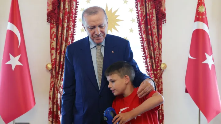 Türkiye's Erdogan hosts 'Cake Not Hate' boy Joshua Harris in Istanbul