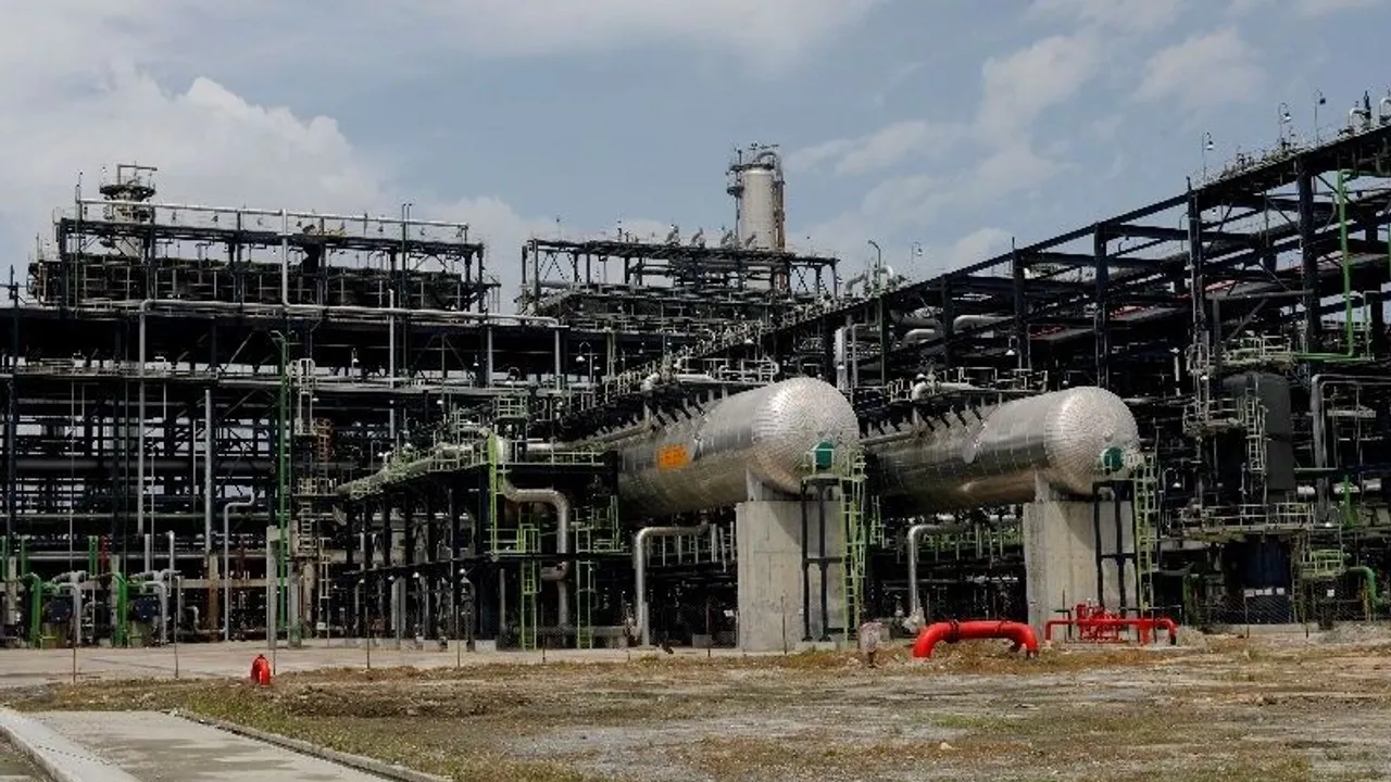 Nigeria's Dangote refinery reverses decision to sell fuel locally in US dollars
