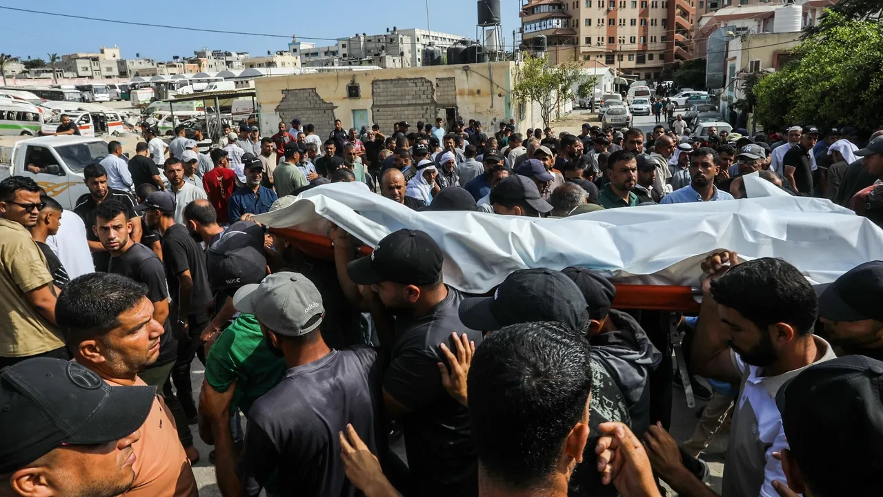 شهيد و8 مصابين بقصف إسرائيلي على غزة.. والاحتلال يوسع توغله شرقي المدينة