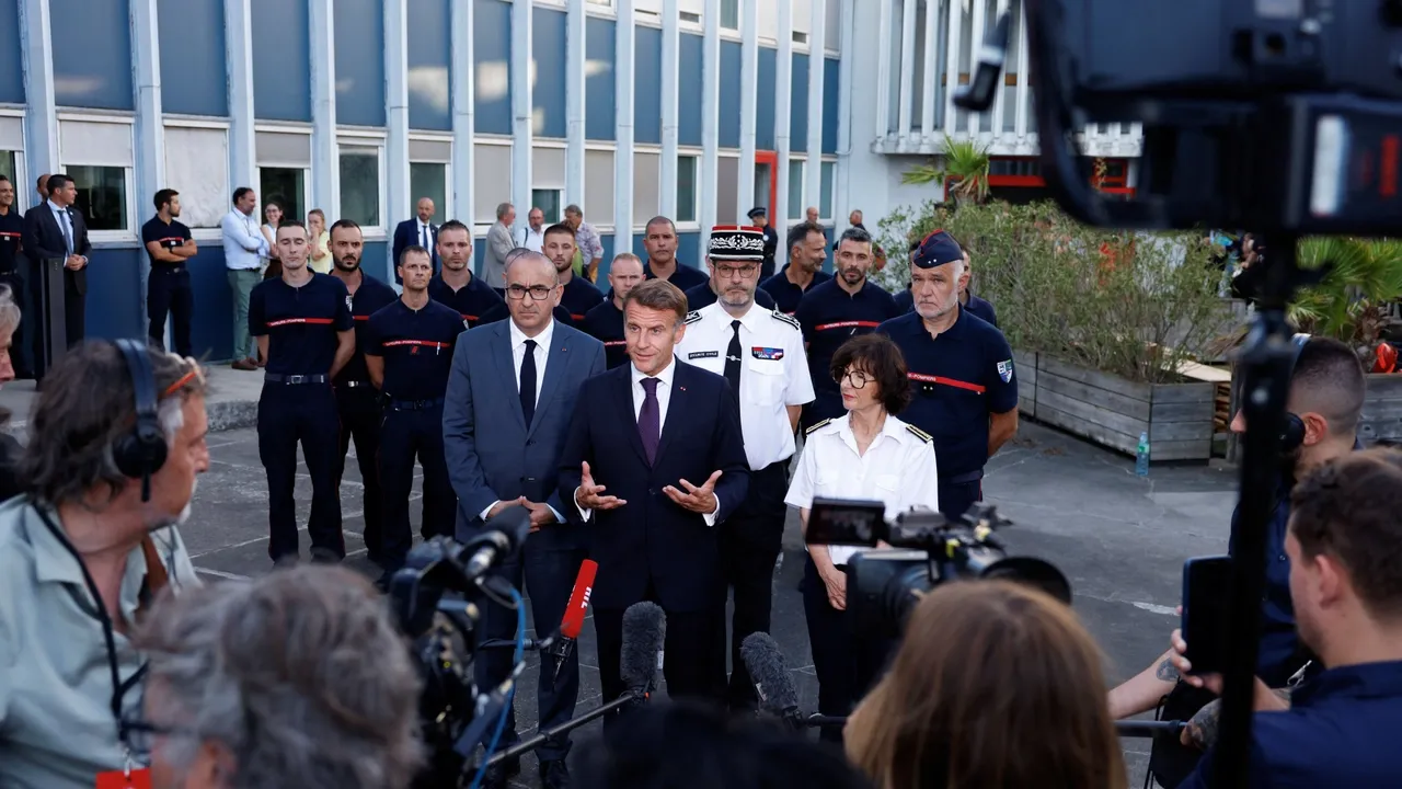 Macron agradece à Türkiye pelo envio de aviões de combate a incêndios para França