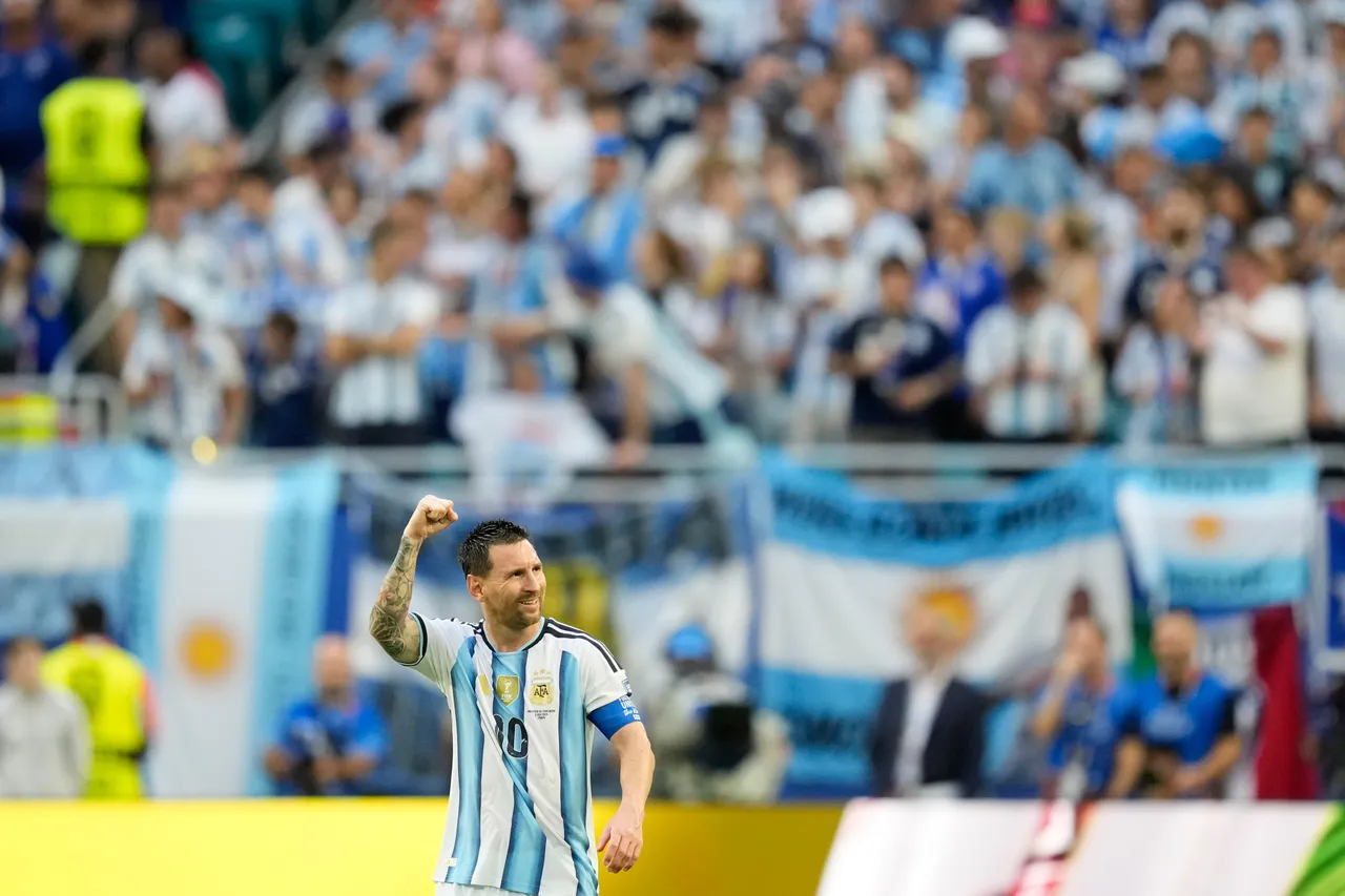 Lionel Messi nets 20th World Cup goal to extend streak to 8 games and grab Golden Boot lead