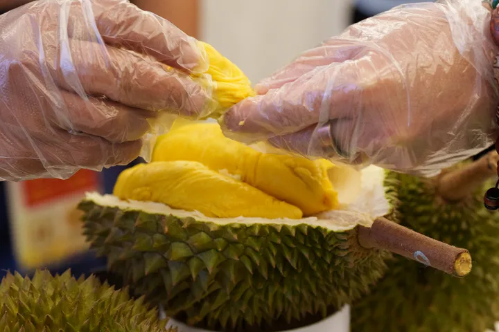 PM mahu bincang isu kejatuhan harga durian semasa lawatan ke Beijing bulan depan