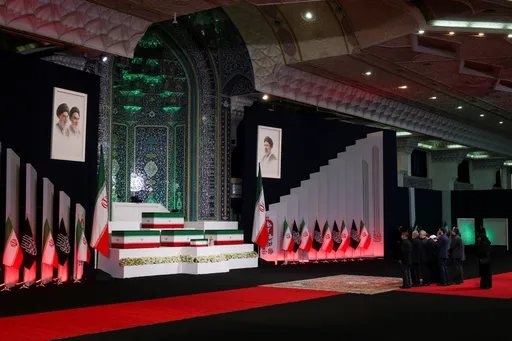 وصول جثمان خامنئي إلى مصلى الإمام الخميني في طهران تمهيداً لتشييعه
