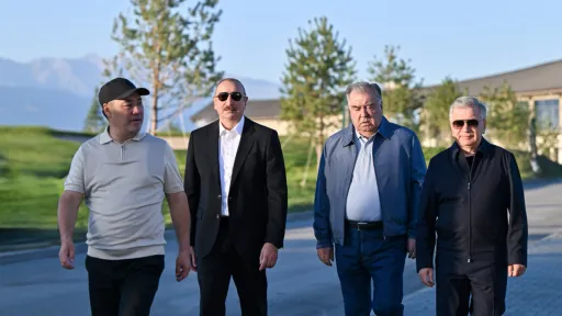 Лидеры Туркестана и Азербайджана вышли на поле для гольфа