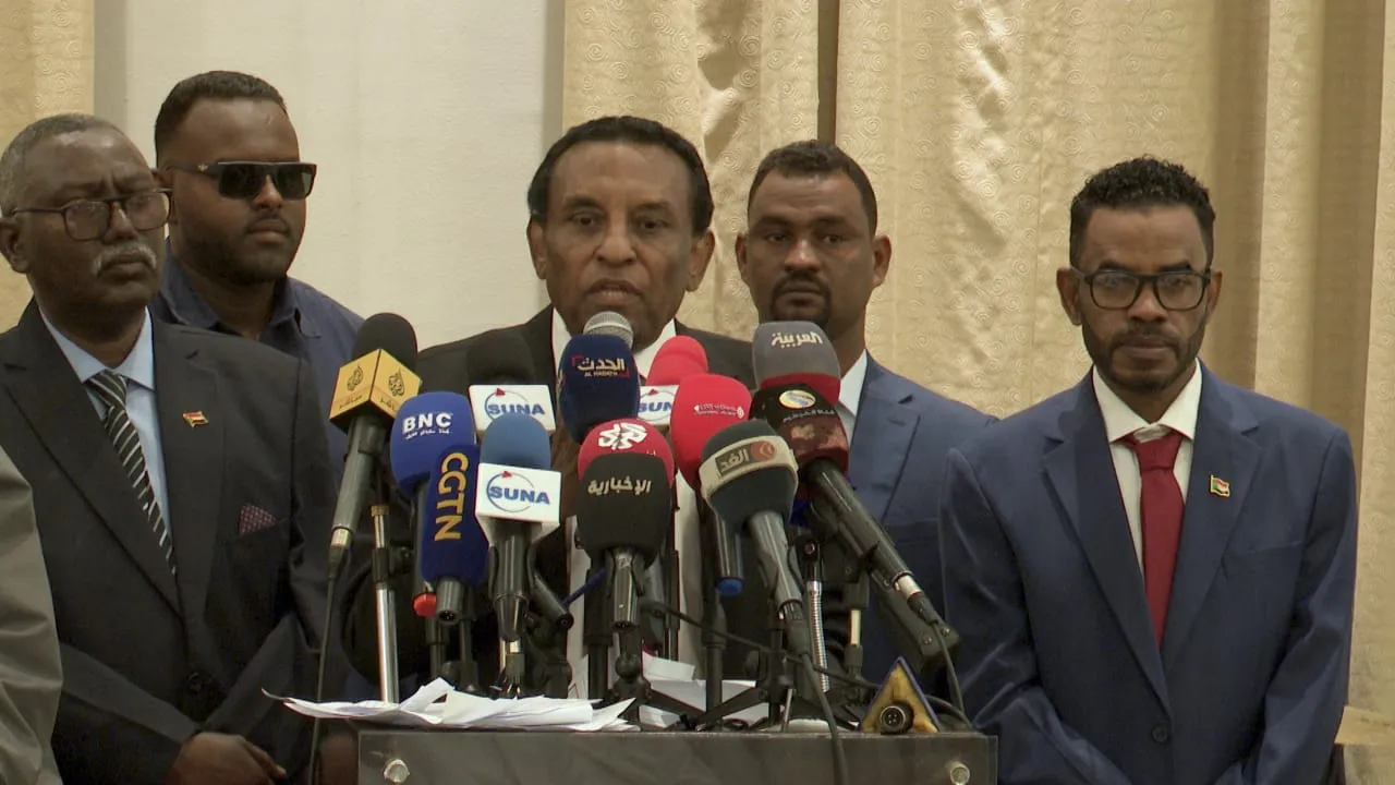 رئيس وزراء السودان: الجيش يمسك بزمام الأمور ودارفور وكردفان على مرمى حجر من التحرير الكامل
