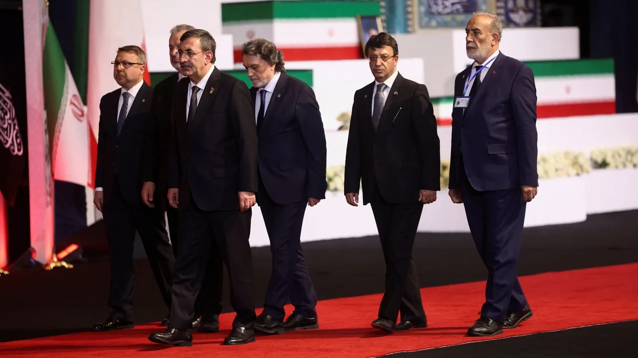 رؤساء دول ومسؤولون يشاركون في مراسم وداع خامنئي بطهران