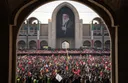 Iran: immense foule à la prière funéraire pour Ali Khamenei
