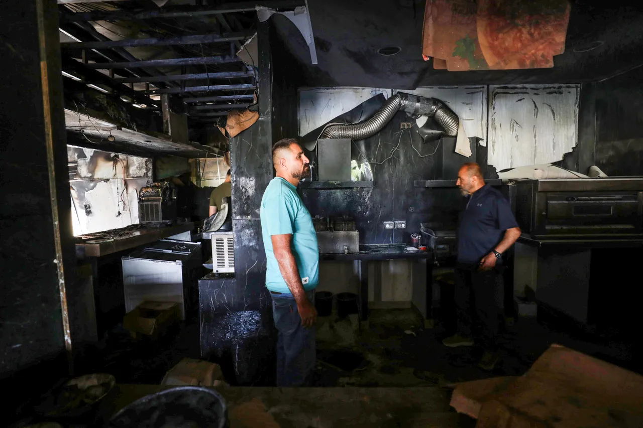 Illegal Israeli settlers loot Palestinians, set restaurant ablaze in occupied West Bank attack