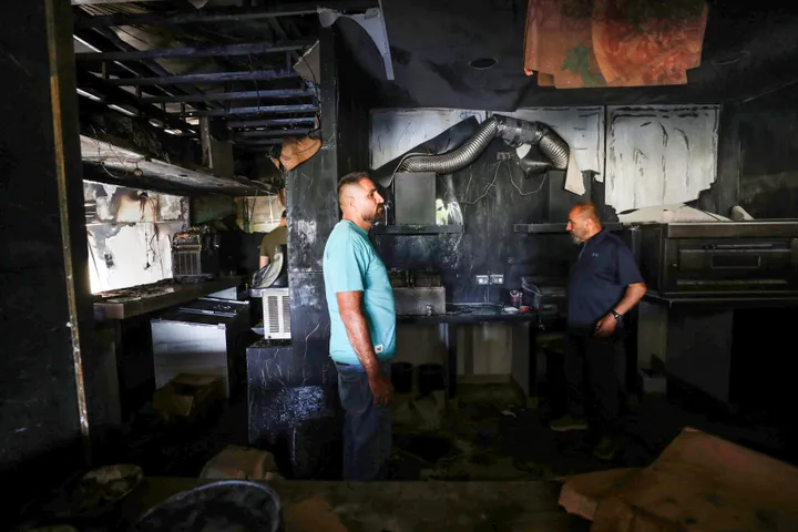Illegal Israeli settlers loot Palestinians, set restaurant ablaze in occupied West Bank attack