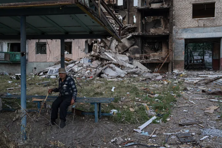 Explosions rock Crimea and Kiev as fierce fighting escalates in eastern Ukraine