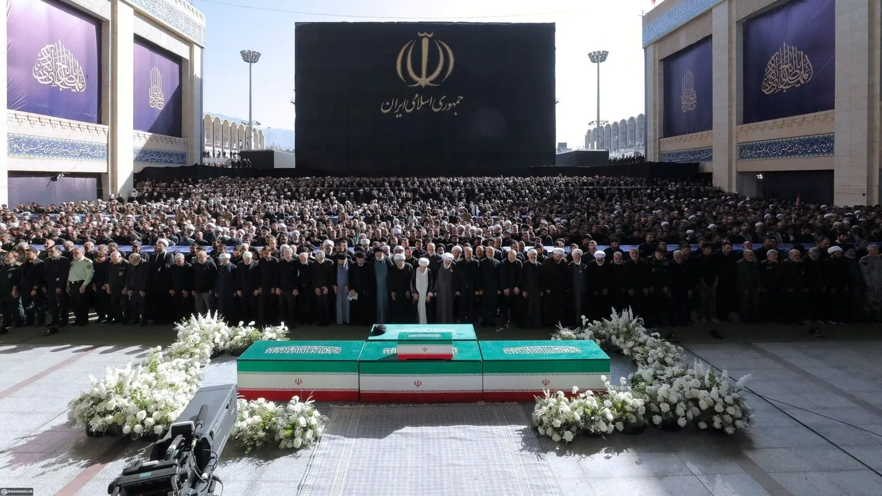 بمشاركة حشود كبيرة.. تواصل مراسم تشييع خامنئي وصلاة الجنازة في طهران