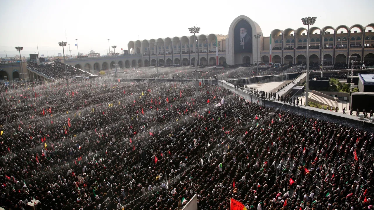 اقامه نماز میت علی خامنه‌ای توسط جعفر سبحانی در مصلی تهران