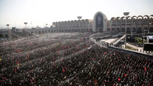 اقامه نماز میت علی خامنه‌ای توسط جعفر سبحانی در مصلی تهران