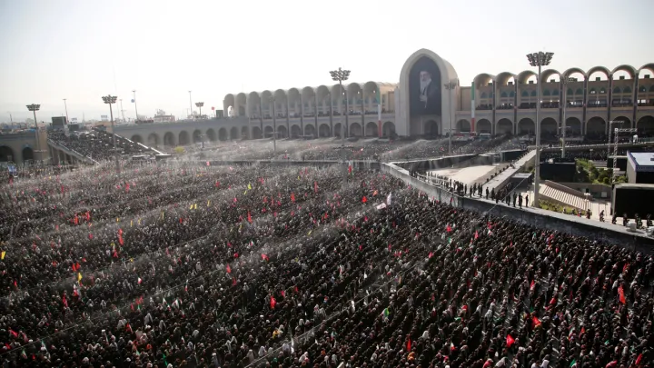 اقامه نماز میت علی خامنهای توسط جعفر سبحانی در مصلی تهران