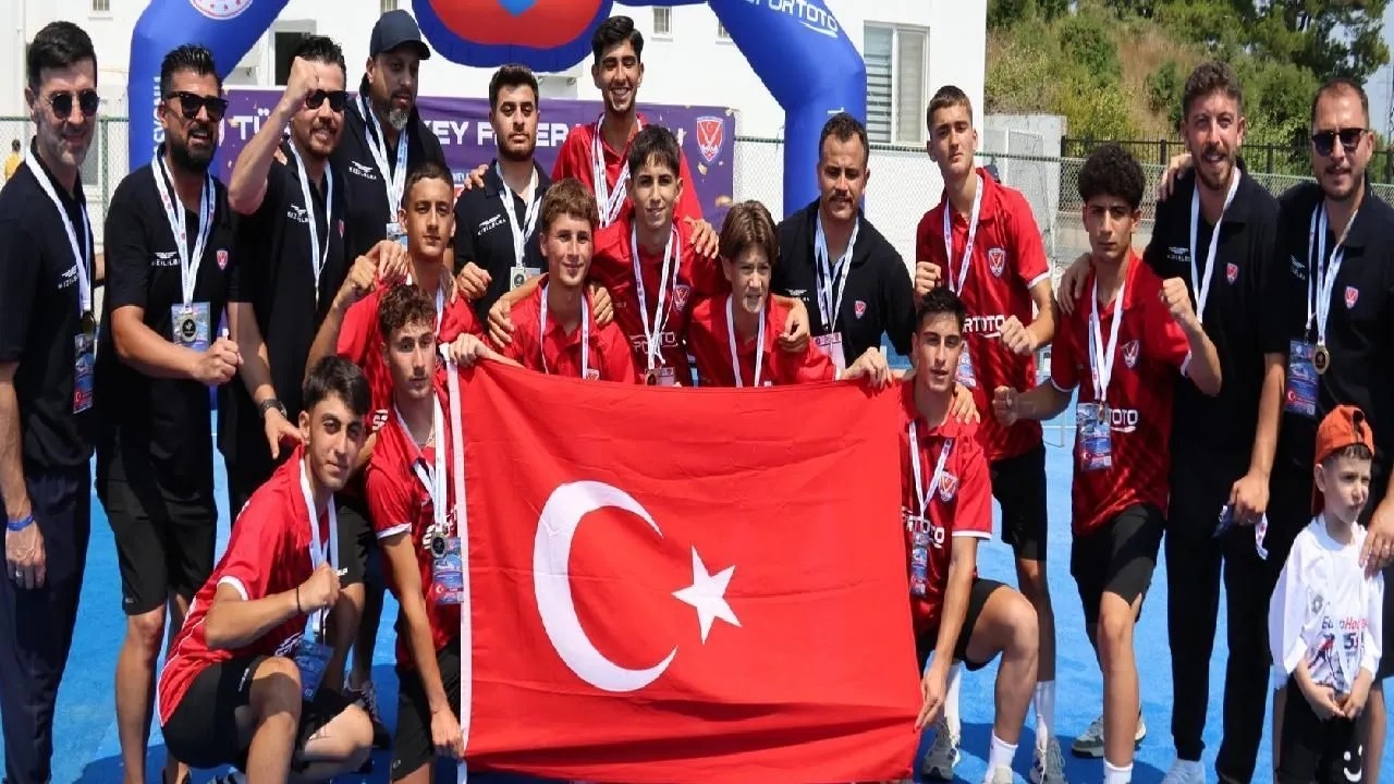 Түркиянын U16 Хоккей боюнча улуттук курама эркектер командасы Европа Чемпиону болду