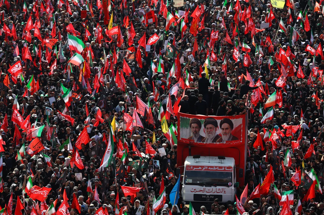 Le cortège funèbre de Khamenei a commencé la traversée de Téhéran