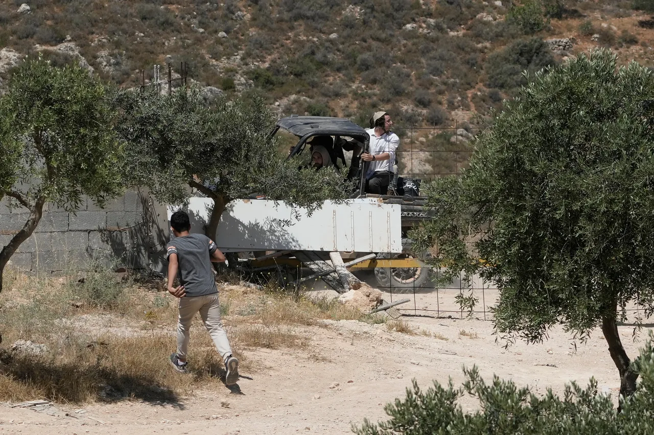 Children among eight Palestinians injured in illegal Israeli settler attack in occupied West Bank