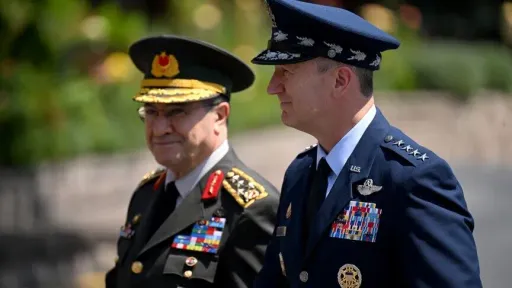 Najviši turski i američki vojni šefovi sastali se u Ankari na marginama NATO samita
