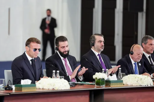 Macron saopćio da se posjeta Siriji nastavlja uprkos eksplozijama u Damasku
