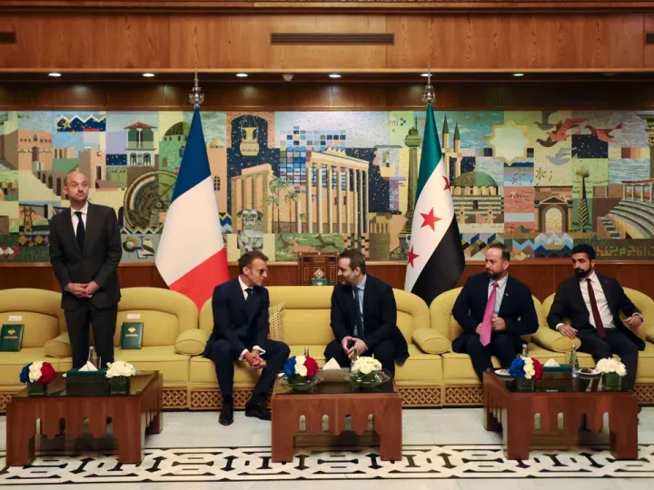 Macron torna-se o primeiro chefe de Estado da UE a visitar a Síria desde a destituição de Assad