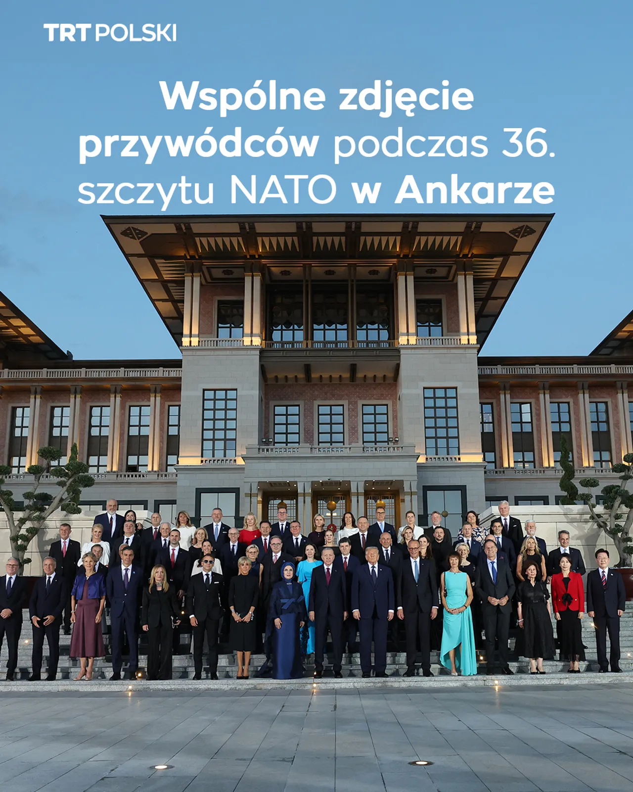 Wspólne zdjęcie przywódców podczas 36. szczytu NATO w Ankarze