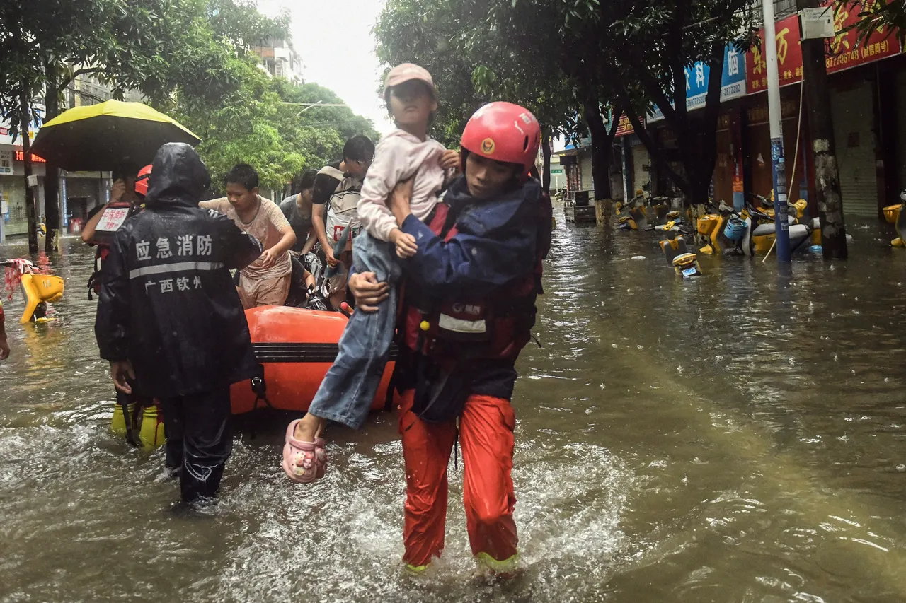 Chine : au moins 130 000 personnes évacuées après les pluies diluviennes