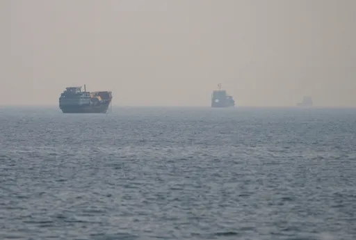 IMO: Skoro 6.000 pomoraca zarobljeno u Zaljevu dok se napadi u Hormuškom moreuzu nastavljaju