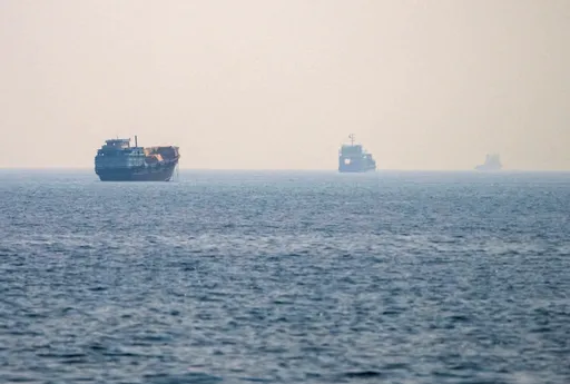 Saudi, Omani FMs discuss Hormuz security amid renewed Iran-US tensions
