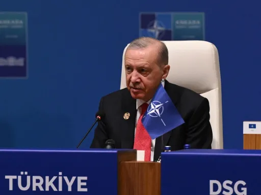 Erdogan apela ao levantamento das restrições à cooperação em matéria de defesa entre aliados da NATO
