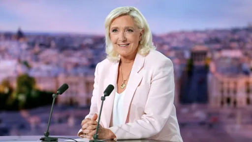 France: Marine Le Pen est candidate à la présidentielle, reste la question du bracelet électronique