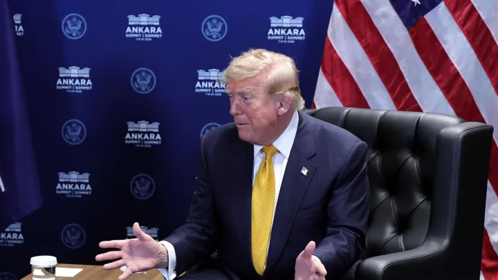 Trump annonce que les États-Unis vont mettre fin à tout commerce avec l'Espagne