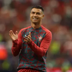 Despedida de uma lenda: jornada inacabada de Ronaldo no Mundial chega ao fim após 20 anos de glória