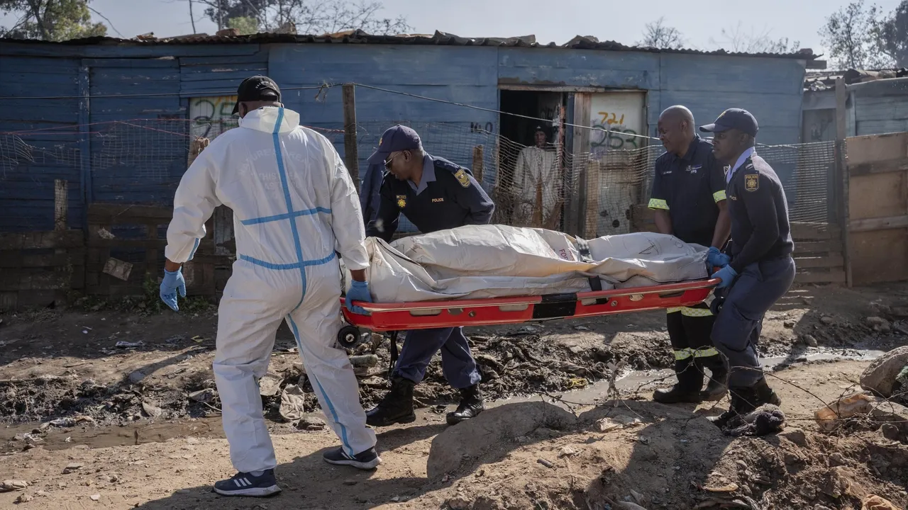 Onze pessoas morreram em três ataques armados separados na cidade de Cidade do Cabo, na África do Sul