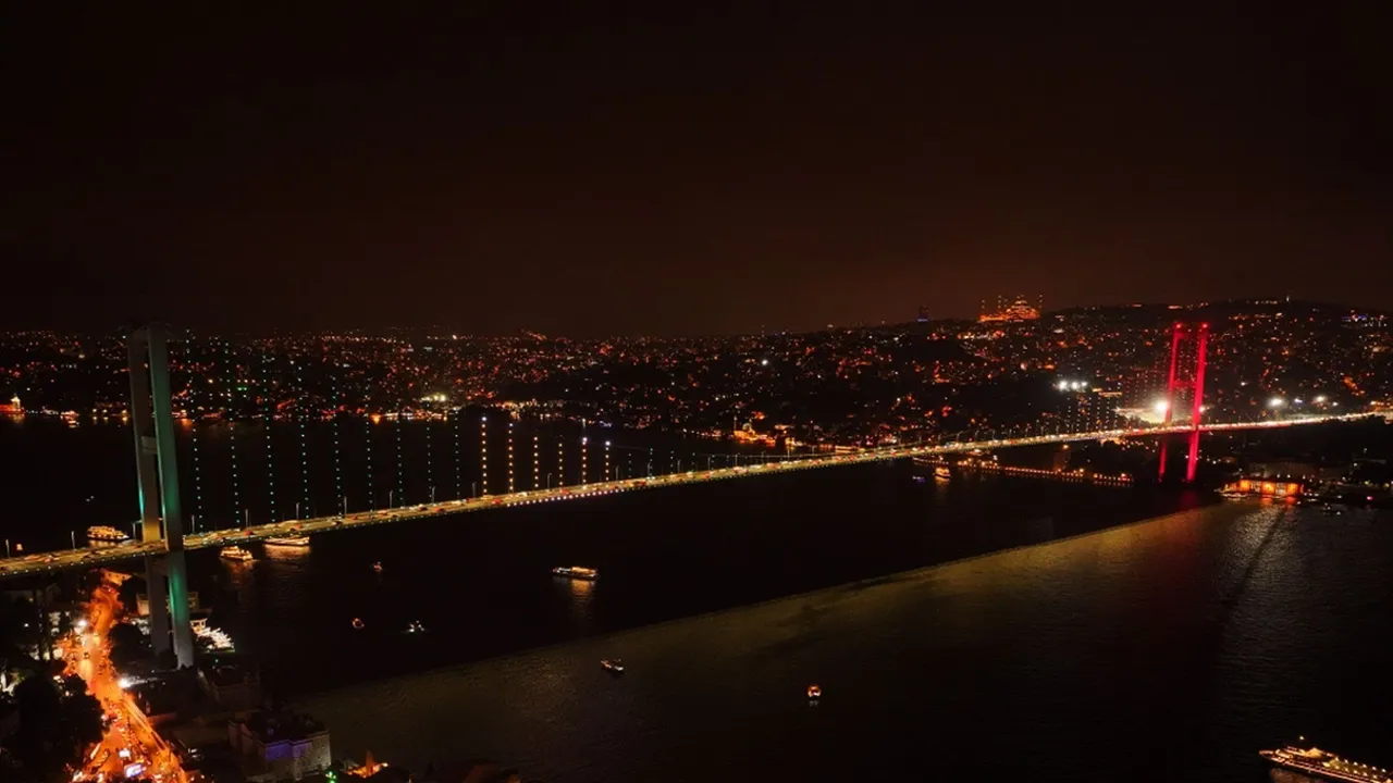 Na so dem light up key places for Türkiye to celebrate di trilateral Mecca defence pact