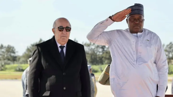 Algeria gifts Niger four military helicopters