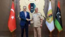 فيدان يلتقي خليفة حفتر في بنغازي خلال زيارته إلى ليبيا