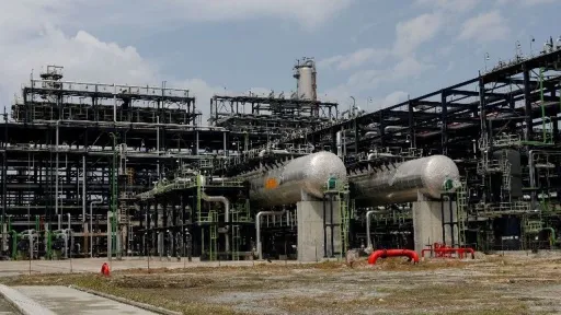 Nigeria considers crude supply reforms to aid Dangote, other refiners