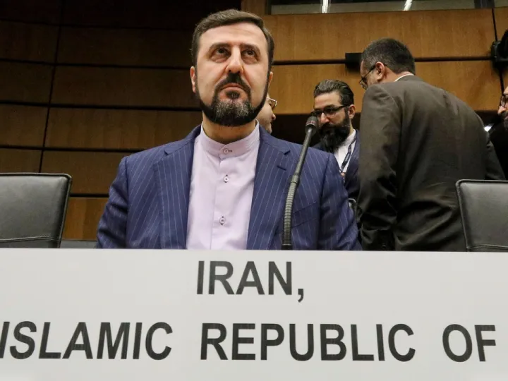 Irão rejeita declaração de Trump sobre Ormuz, dizendo que a via navegável 'permanecerá iraniana'